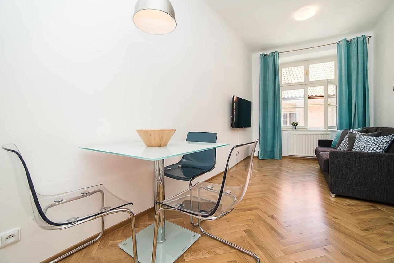 Newly Renovated 1-bed At Charles Bridge Apartment *