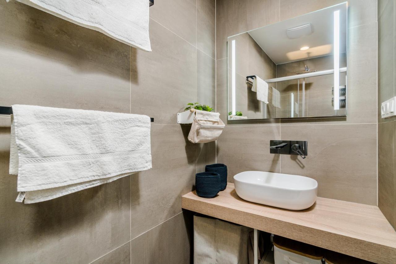 Days - Premium Loft W Terrace - View - Netflix - Ac Lägenhet Prag