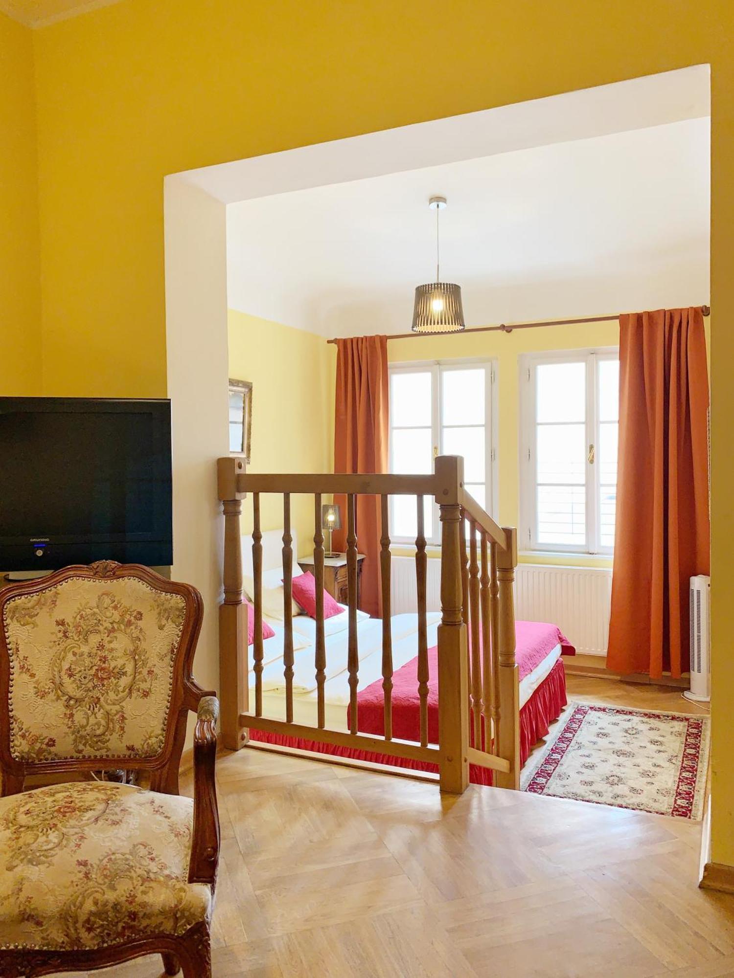 Small Luxury Palace Hotel 4*