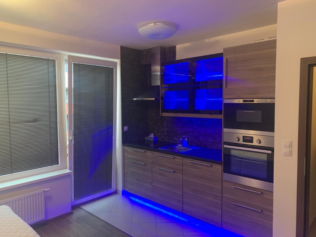 Iron Cube Apartmán
