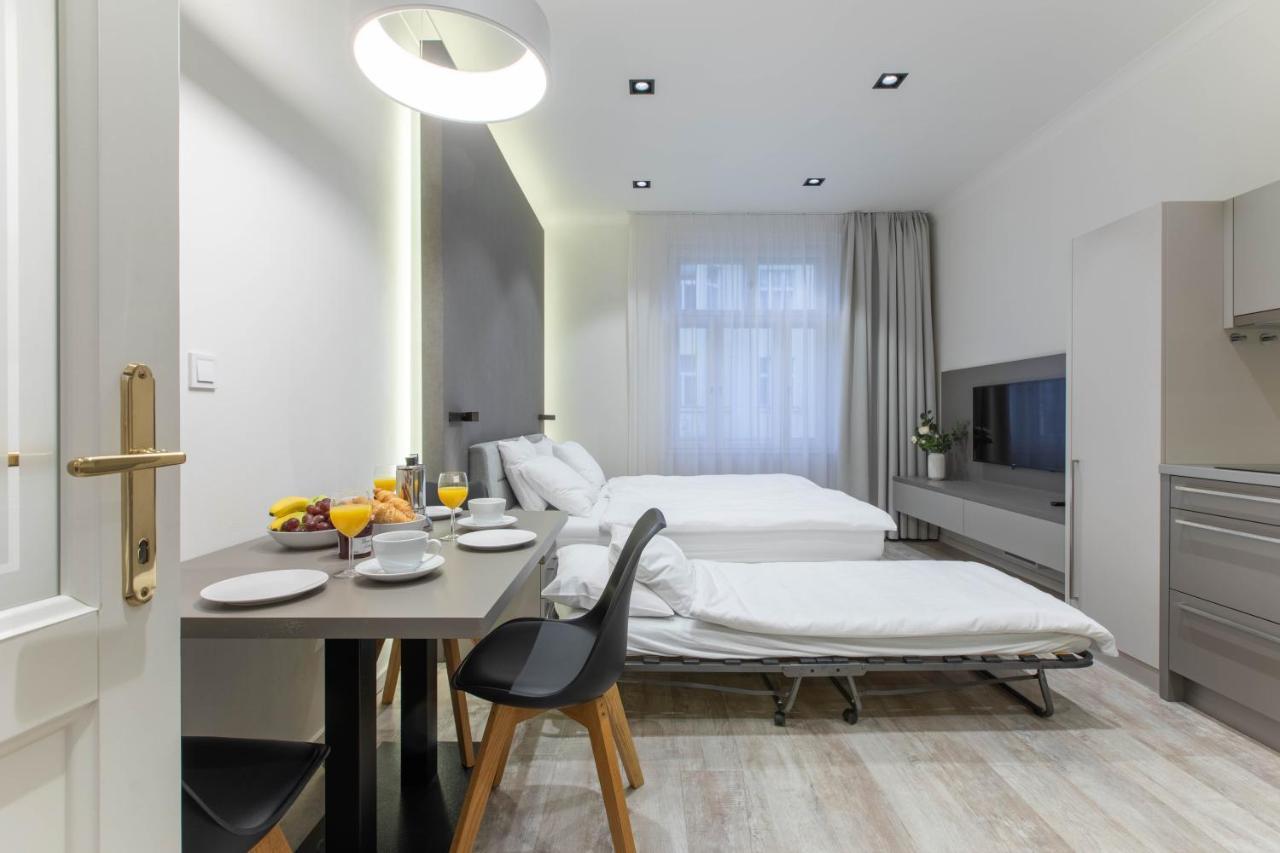 Lampi 2* Prague
