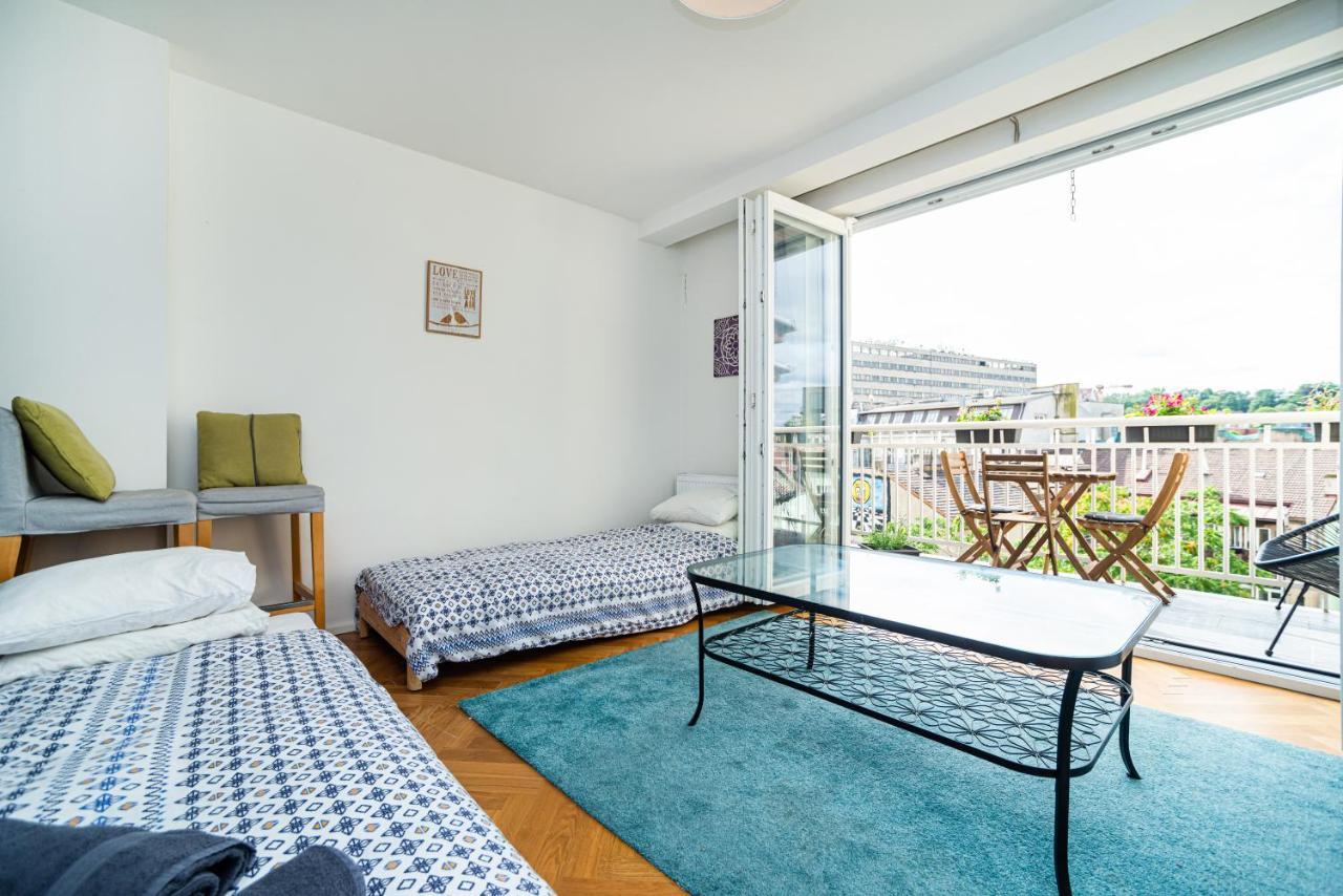 Apartment Central, Spacious, Modern 5 Bedrm Duplex W/balcony