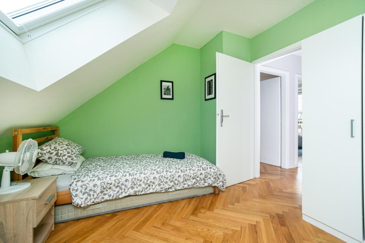 Central, Spacious, Modern 5 Bedrm Duplex W/balcony * Prag