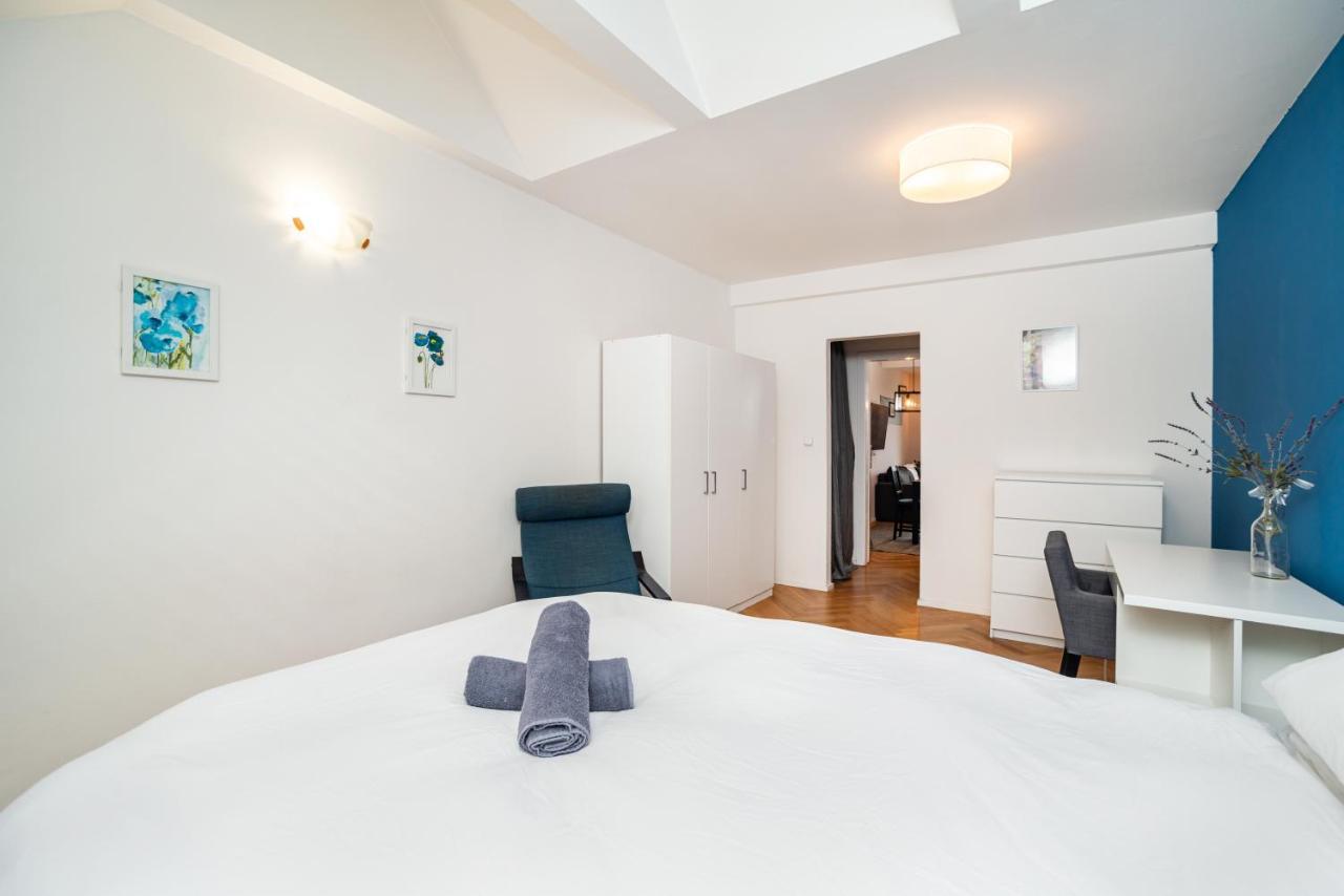 Apartment Central, Spacious, Modern 5 Bedrm Duplex W/balcony Prague
