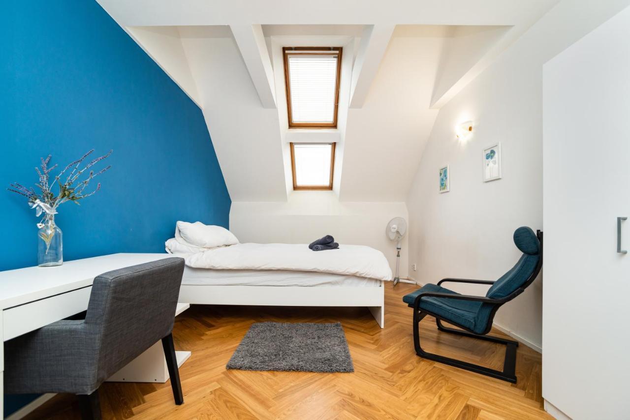Central, Spacious, Modern 5 Bedrm Duplex W/balcony Prague