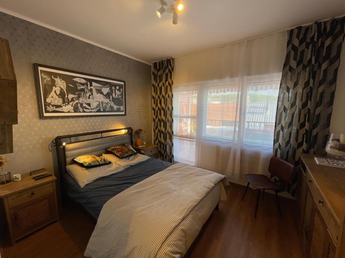 Apartment Andel With Terrace