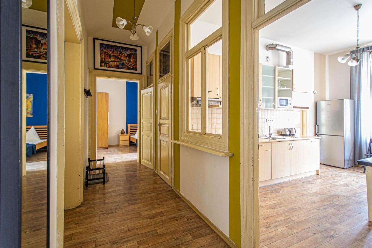 Apartment For Celebrations Spacious 3bdr With Balcony Prague