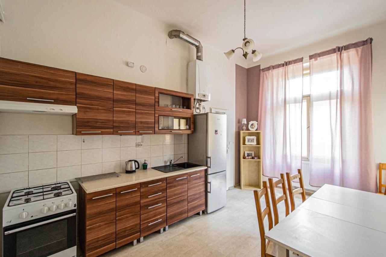For Celebrations Spacious 3bdr With Balcony Apartment *