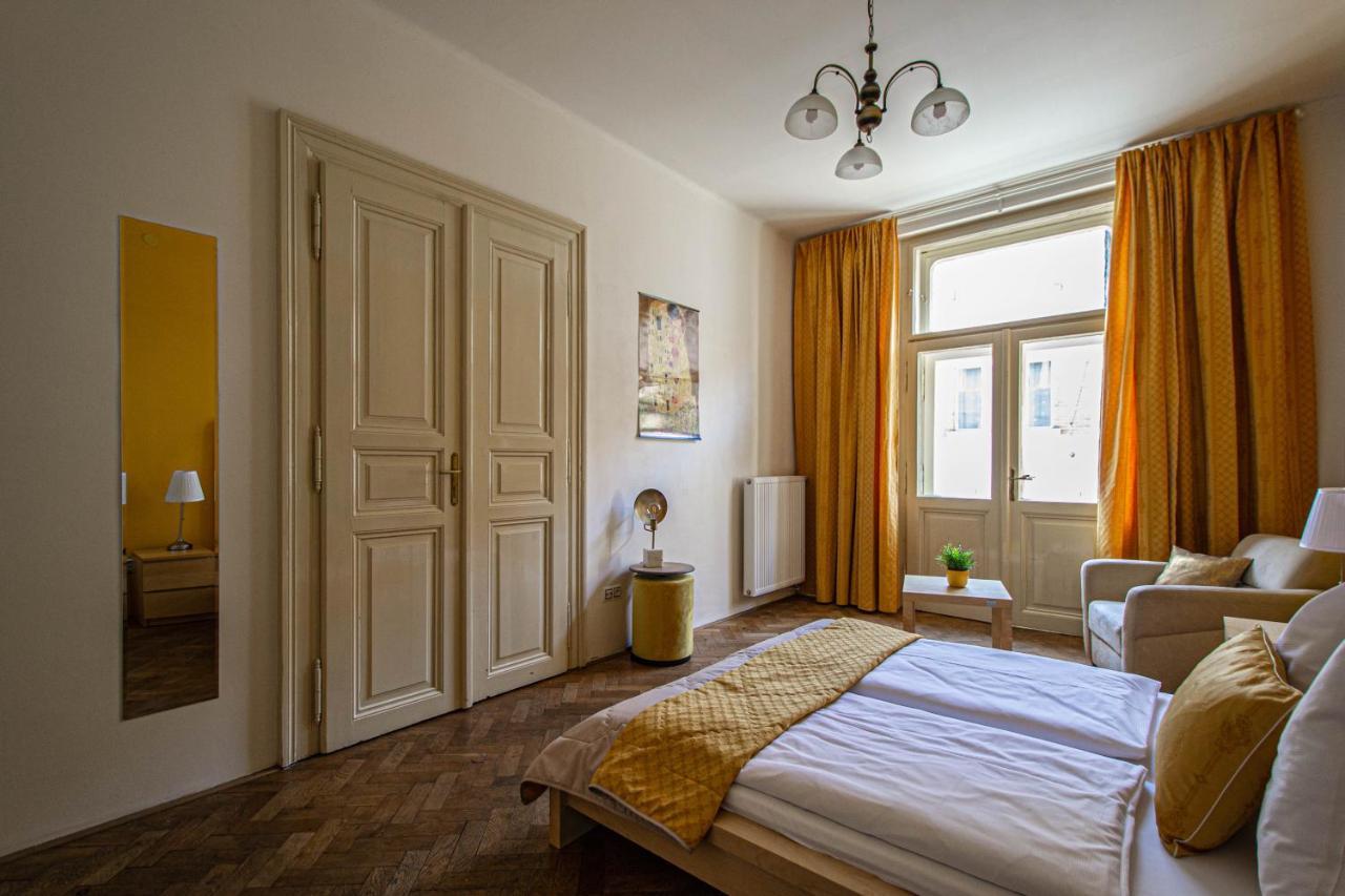 For Celebrations Spacious 3bdr With Balcony Apartment Prague