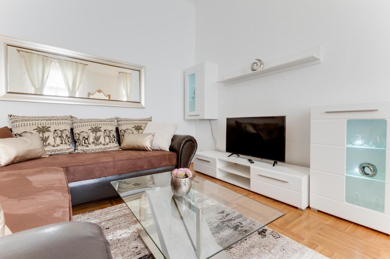 Apartment Old Town Royal With Giant Terrace Prag