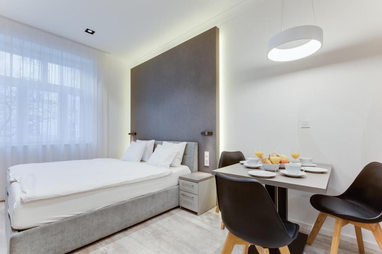 Lampi 2* Prague