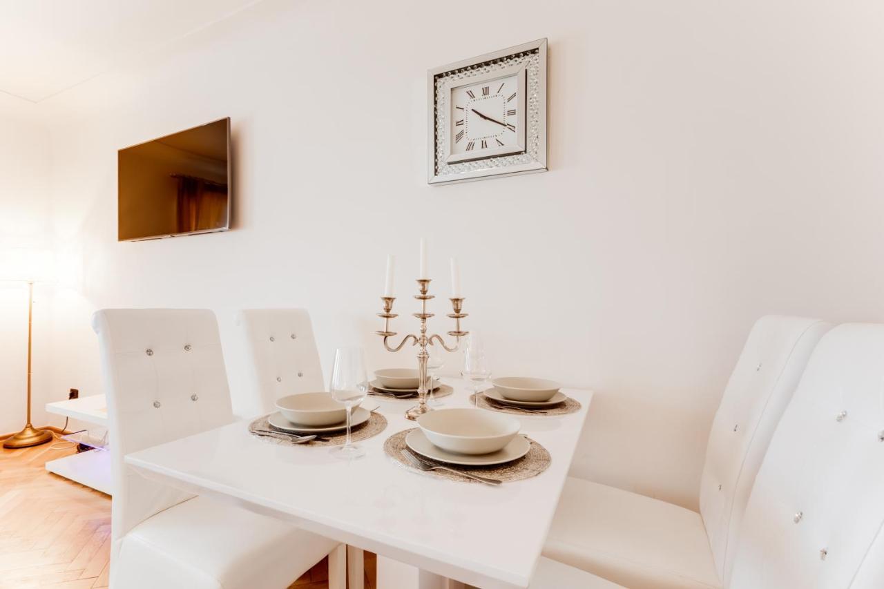 Apartment Charles Bridge Royal - Castle District Prag