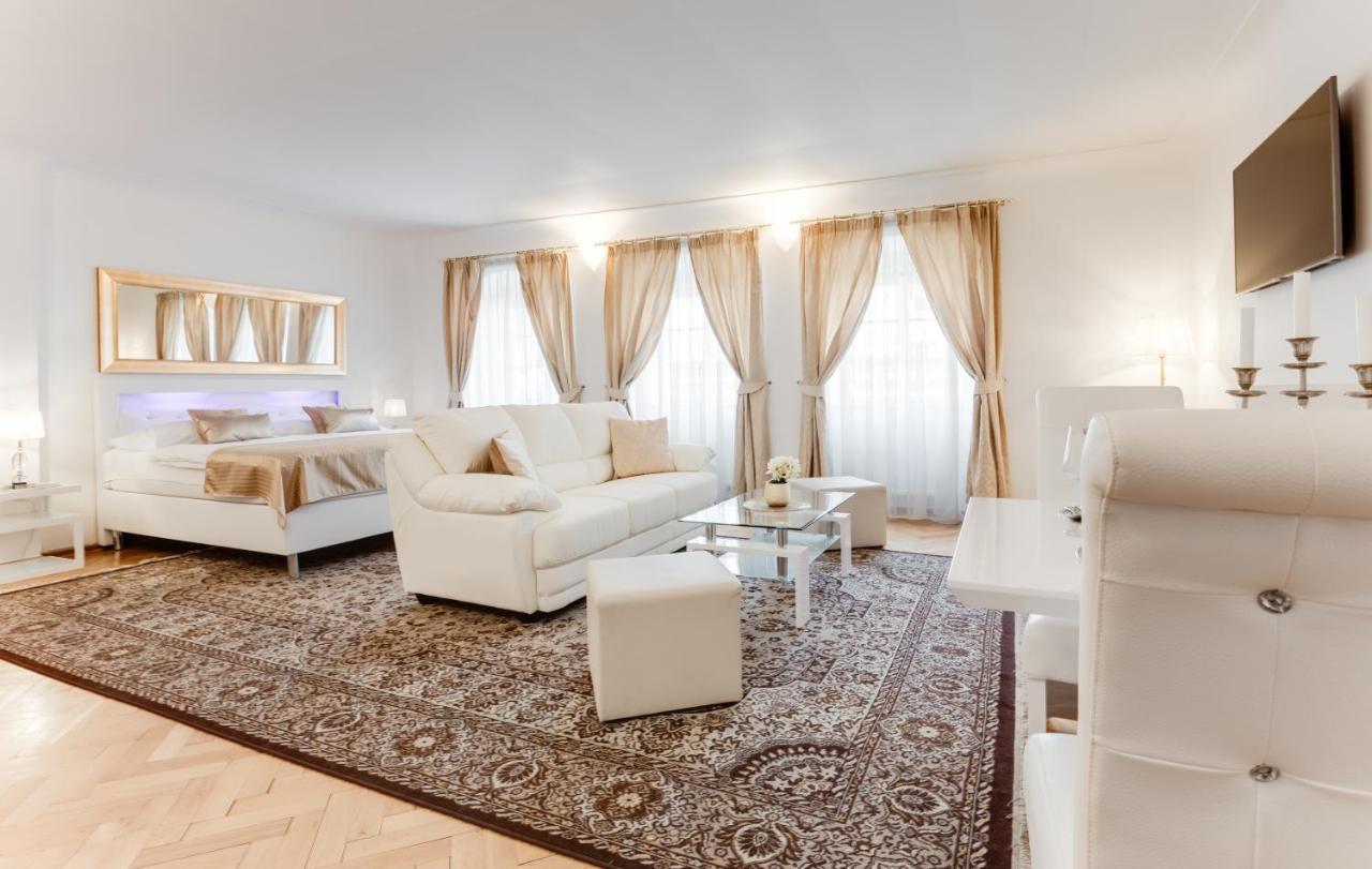 Charles Bridge Royal - Castle District Apartment