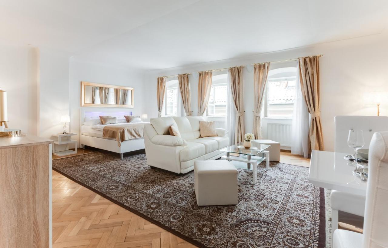 Charles Bridge Royal - Castle District Apartment *