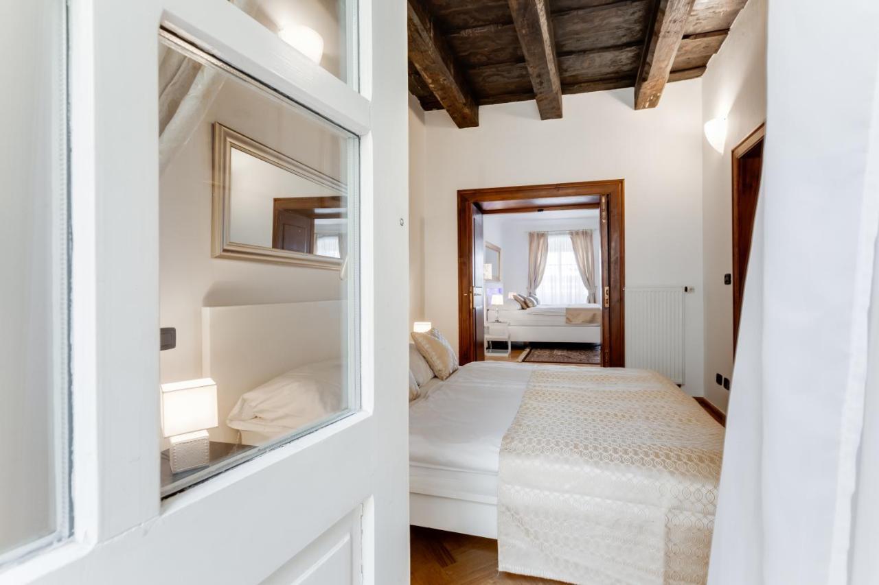 Apartment Charles Bridge Royal - Castle District Prag