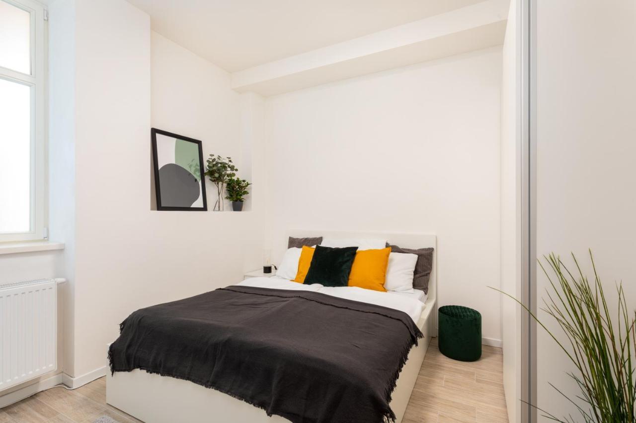 Days - Minimalist - Easy Access Lägenhet Prag