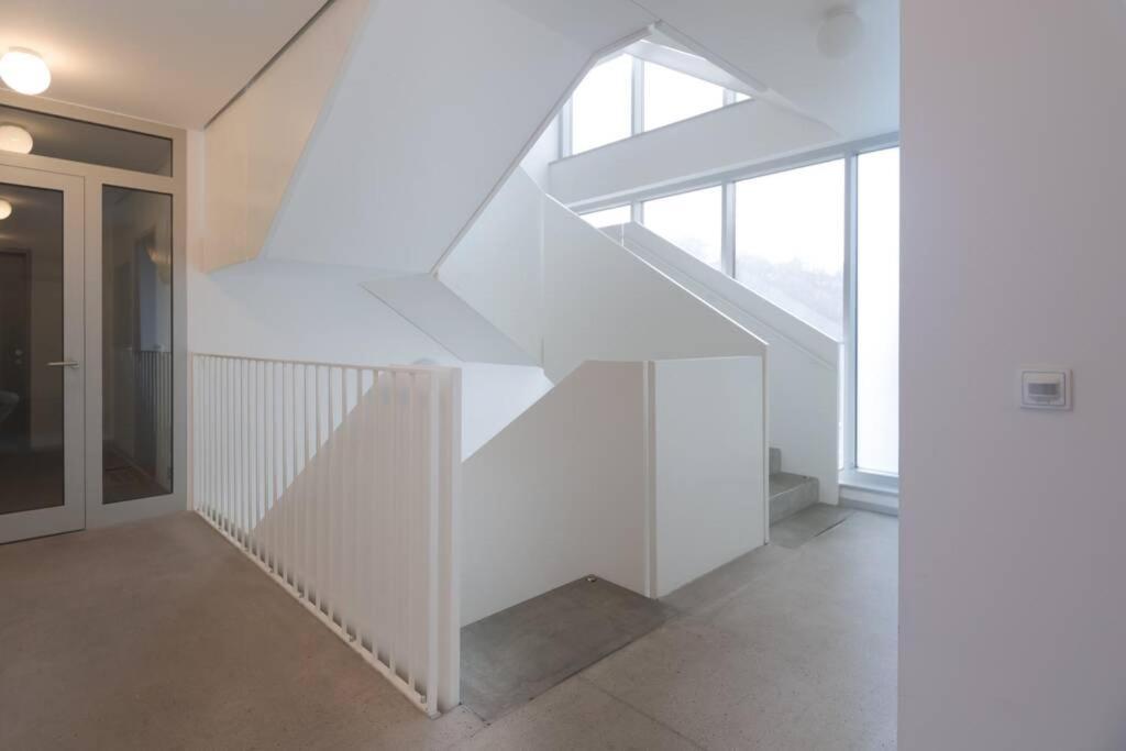 Bright Studio, 10min To The Centre, Free Parking Apartmán
