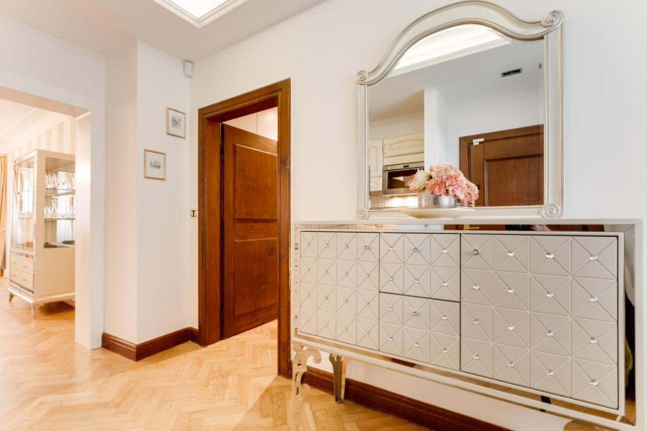 Charles Bridge Royal - Castle District Apartment *