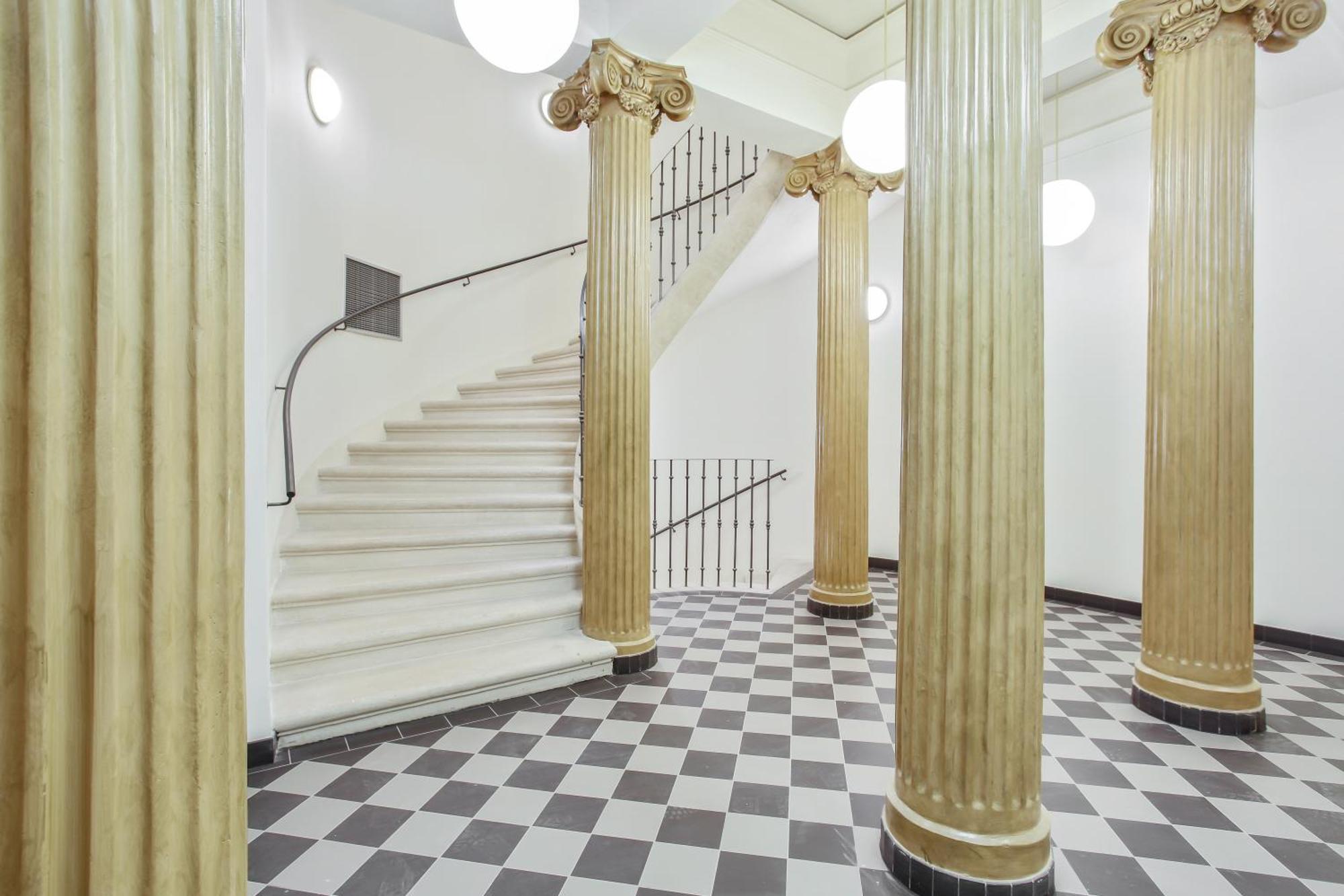 Newly Opened, Designer Opera Apartmán