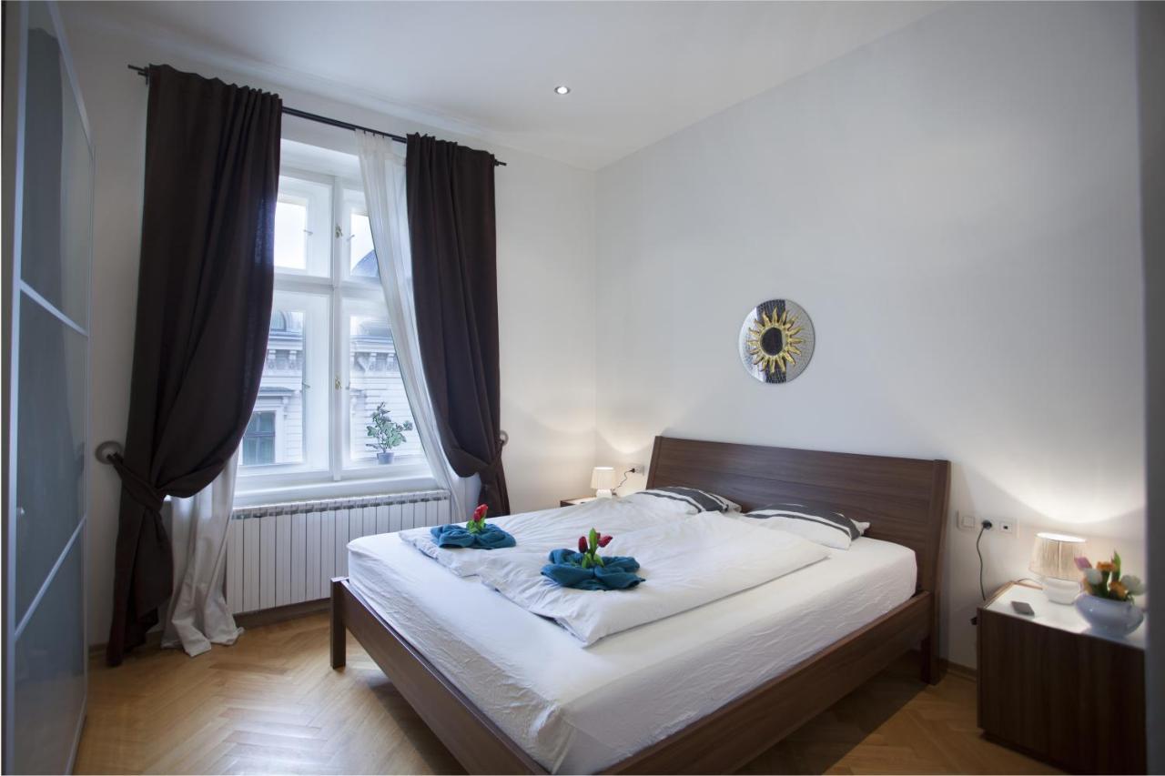 Charles Bridge Apartment