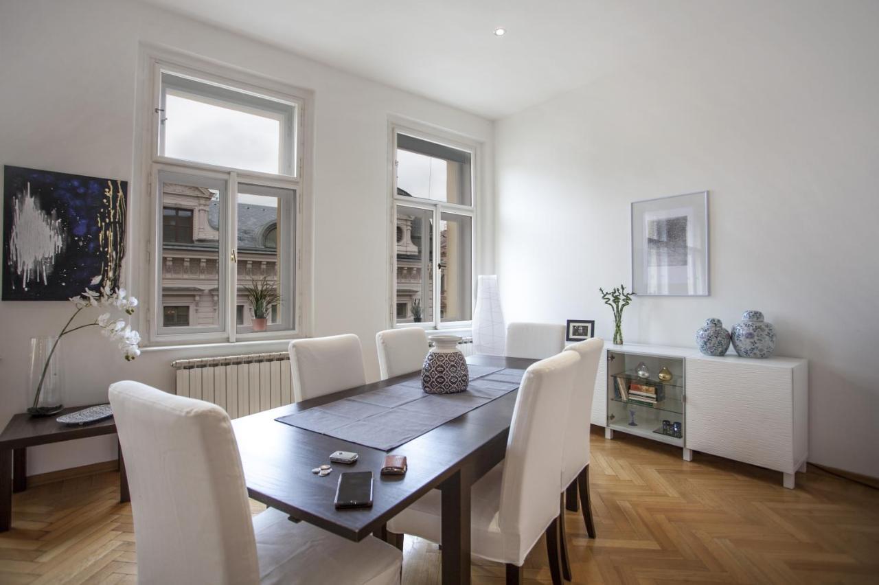 Charles Bridge Apartment Prag