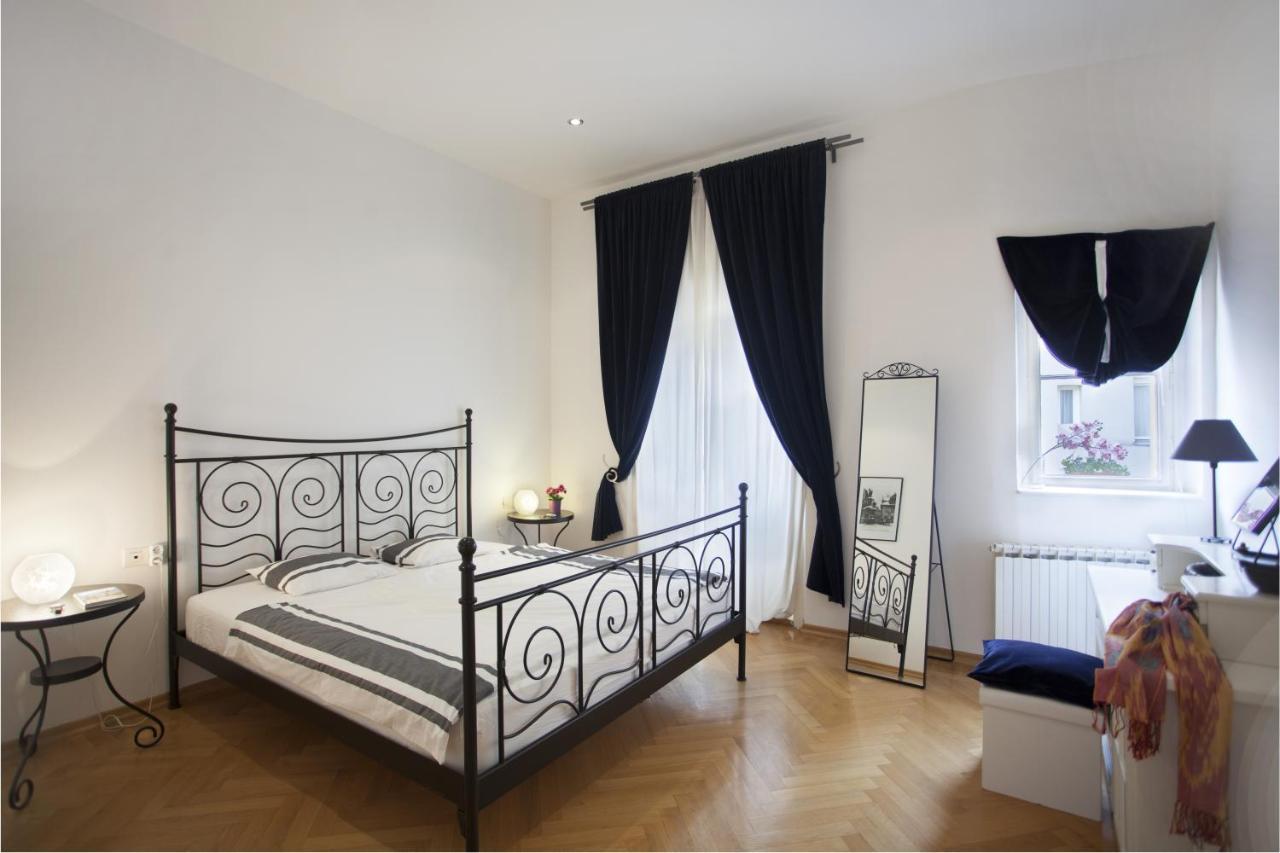 Charles Bridge Apartment