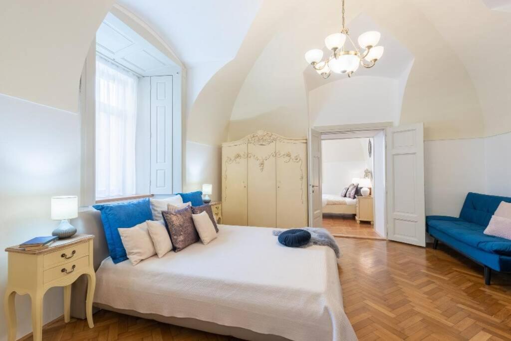 Apartment Rose / Romantic & Cozy / City Center Prague