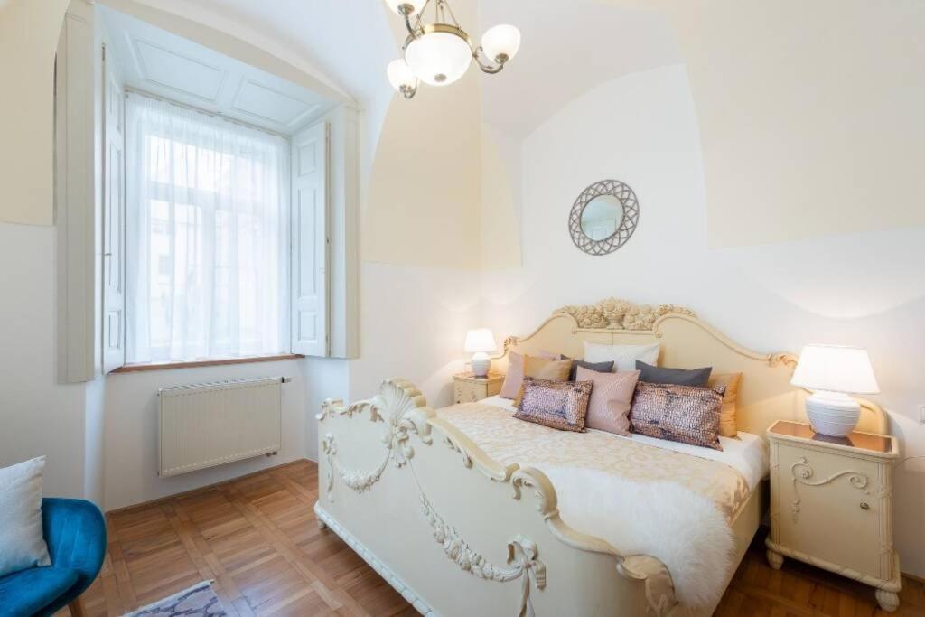 Rose / Romantic & Cozy / City Center Apartment Prague