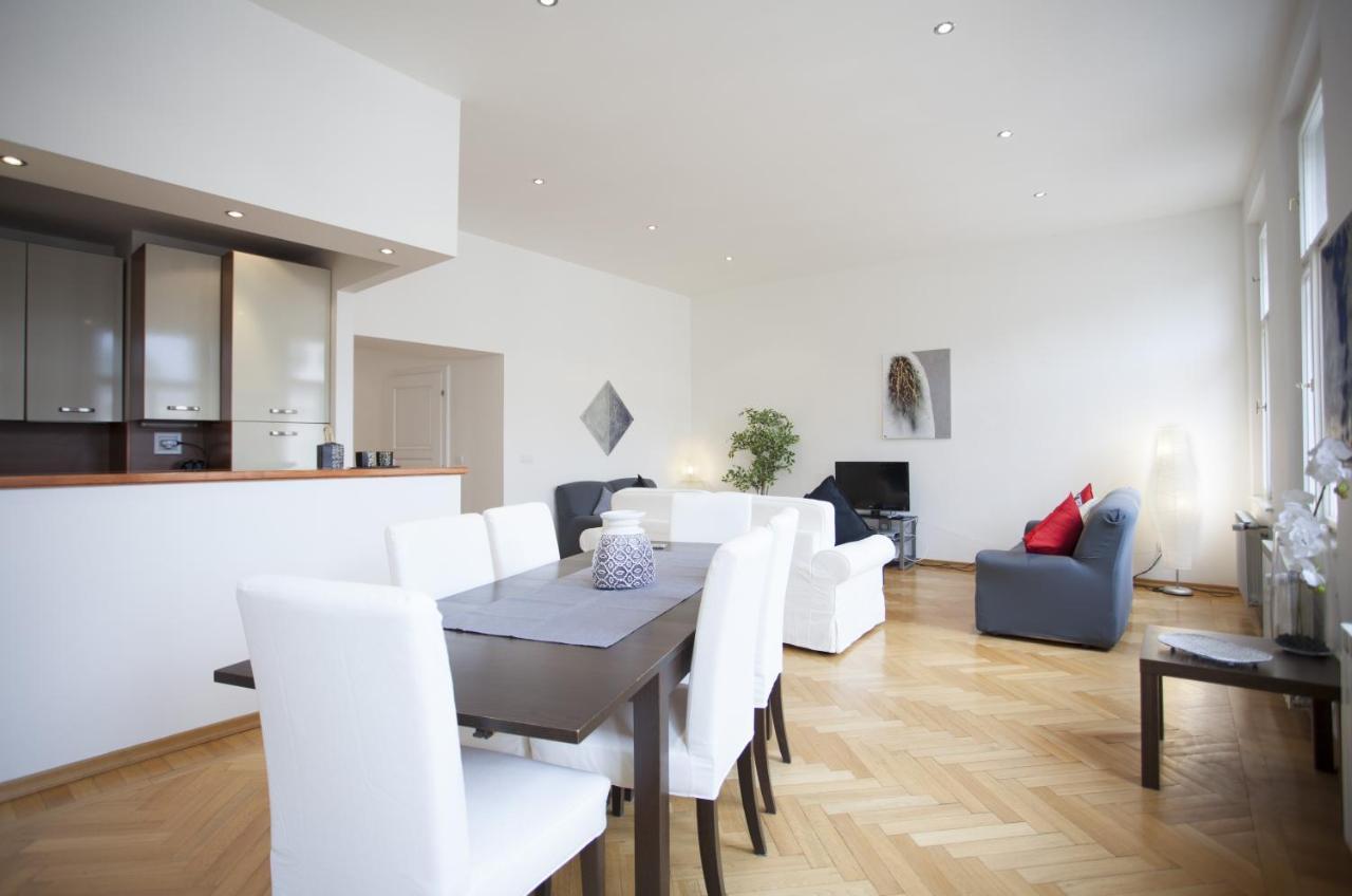 Charles Bridge Apartment *