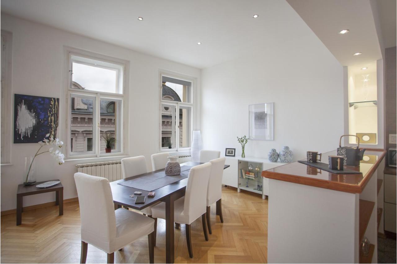 Charles Bridge Apartment *
