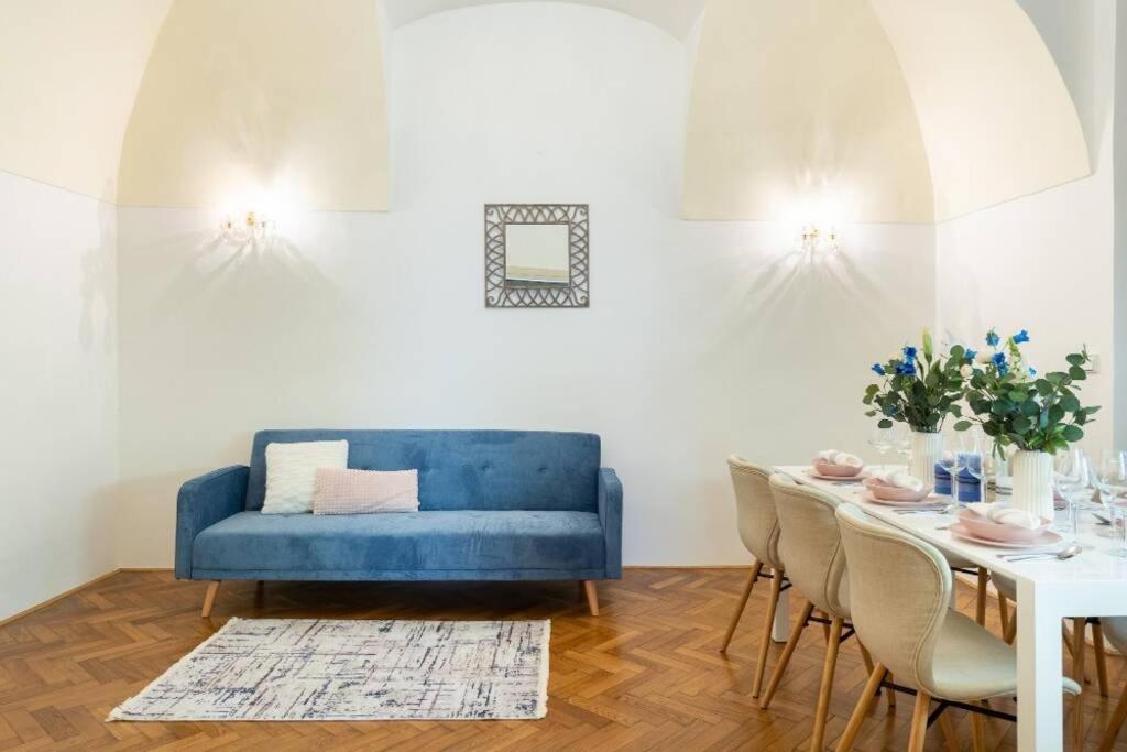 Rose / Romantic & Cozy / City Center Prague