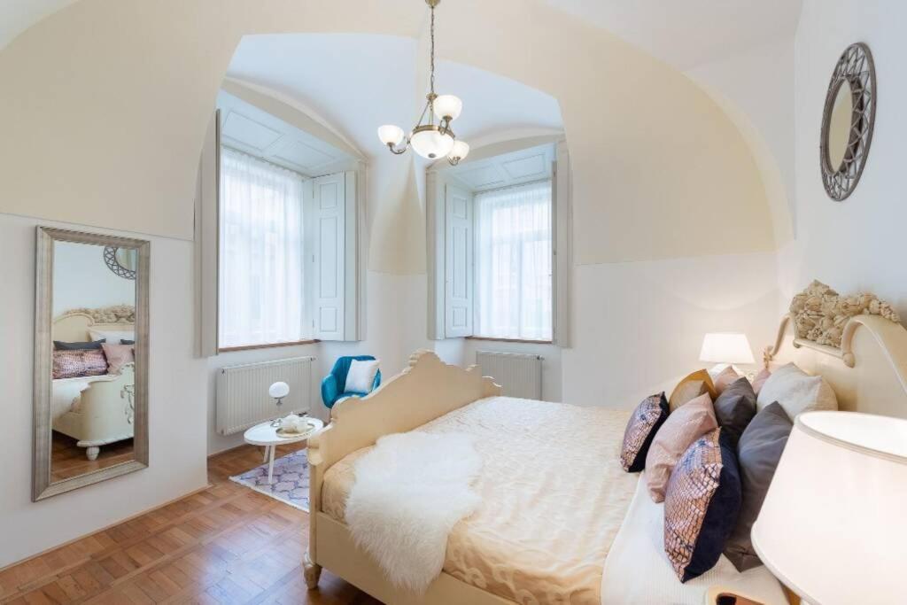 Apartment Rose / Romantic & Cozy / City Center Prague