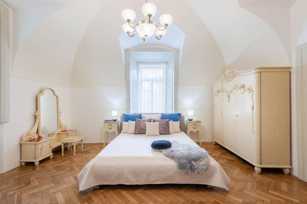 Apartment Rose / Romantic & Cozy / City Center
