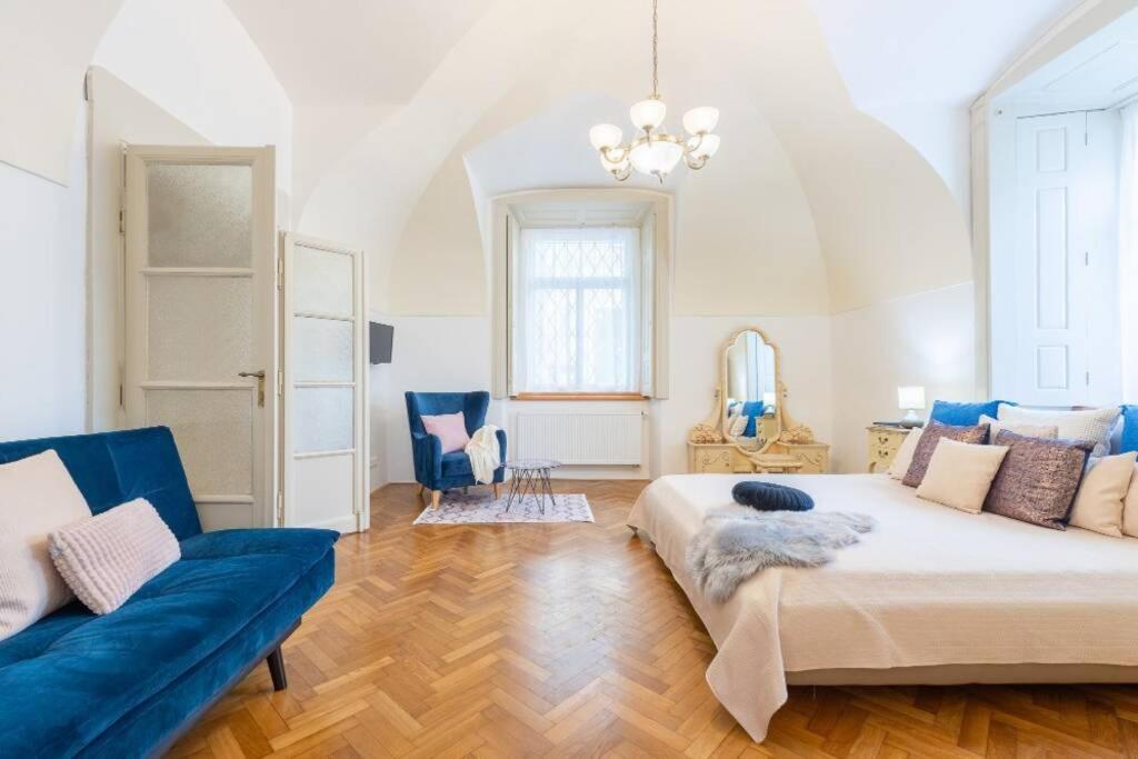 Apartment Rose / Romantic & Cozy / City Center Prague