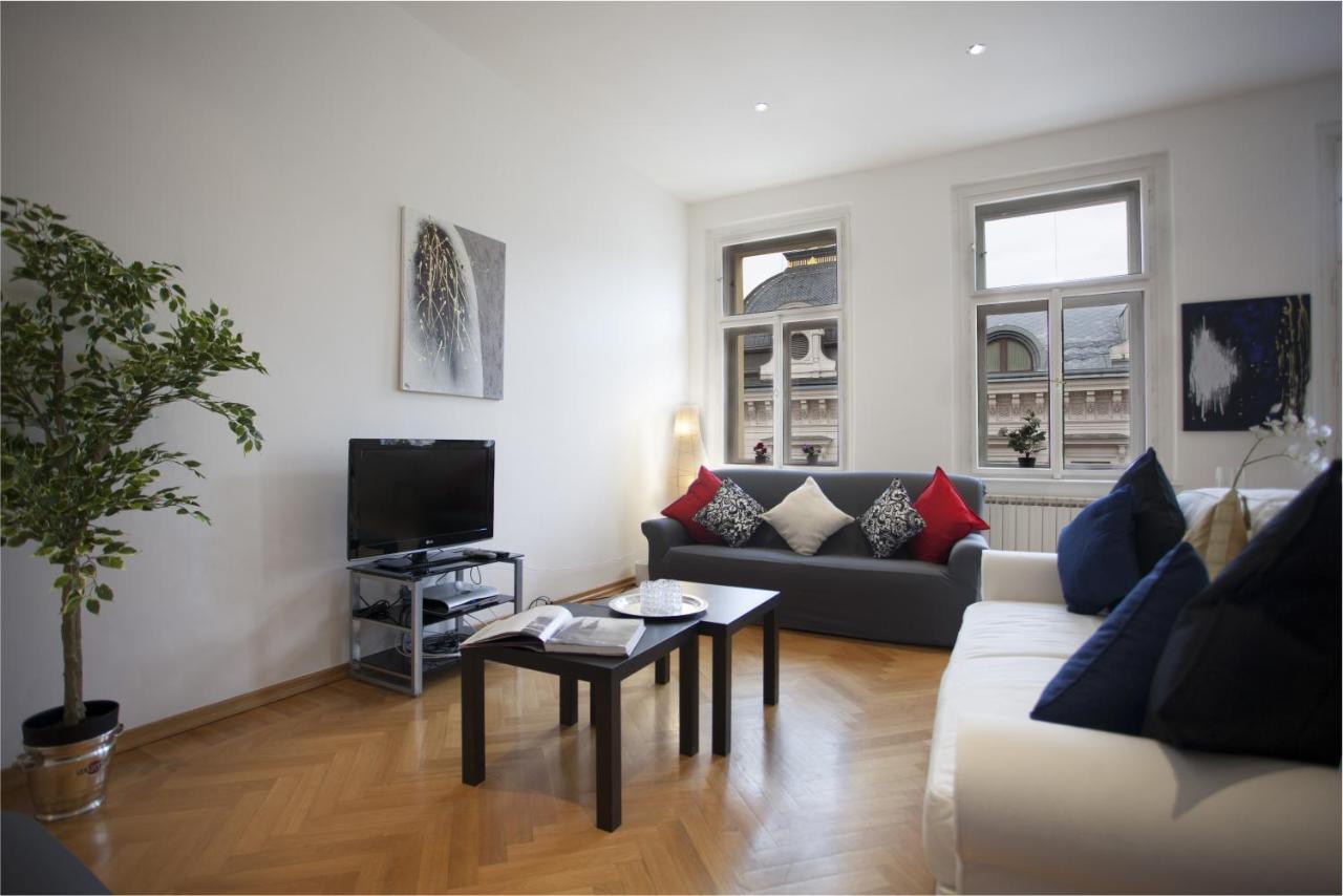 Charles Bridge Apartment Prag