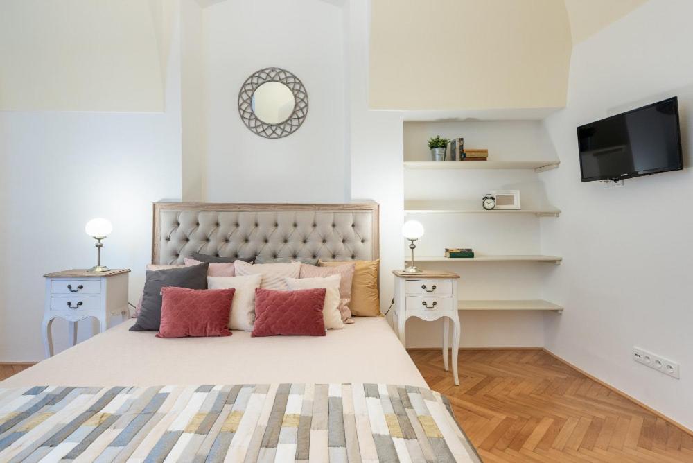 Apartment Rose / Romantic & Cozy / City Center Prague