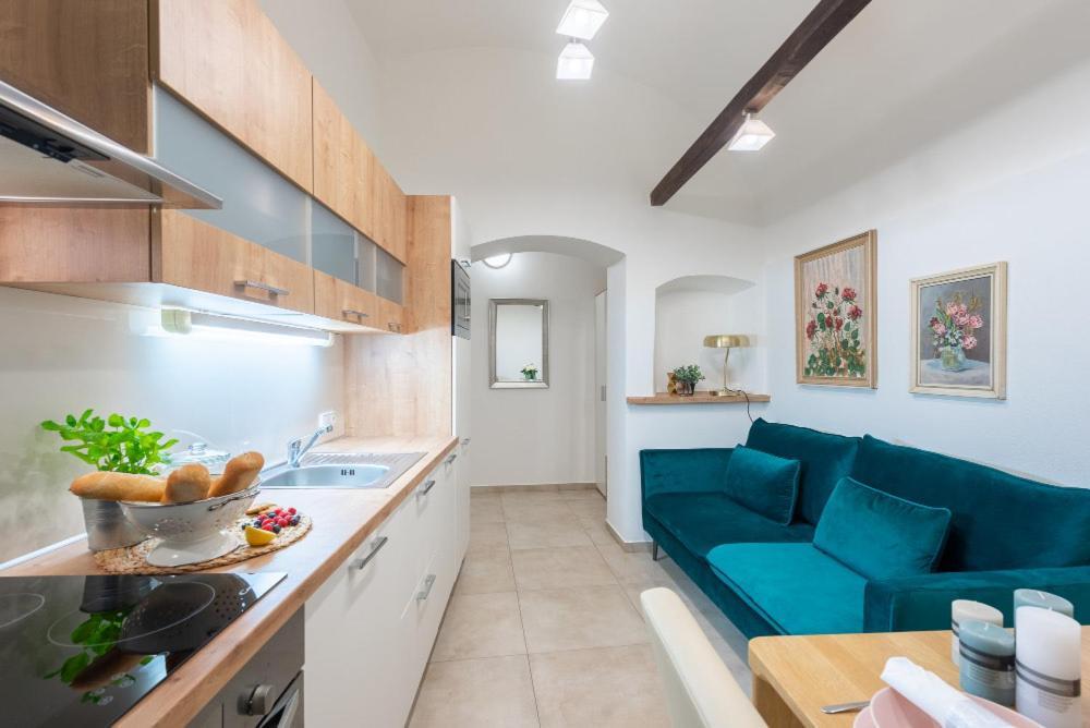 Rose / Romantic & Cozy / City Center Apartment Prague