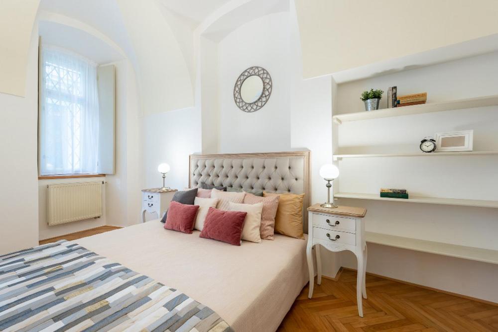 Apartment Rose / Romantic & Cozy / City Center Prague