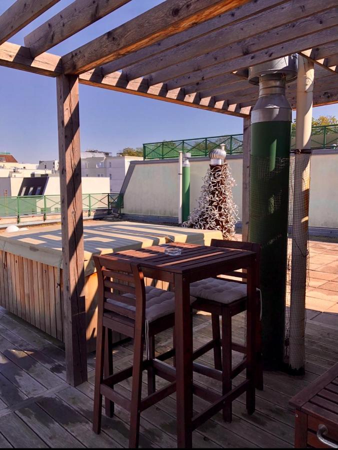 Romantic With Jacuzzi Apartment