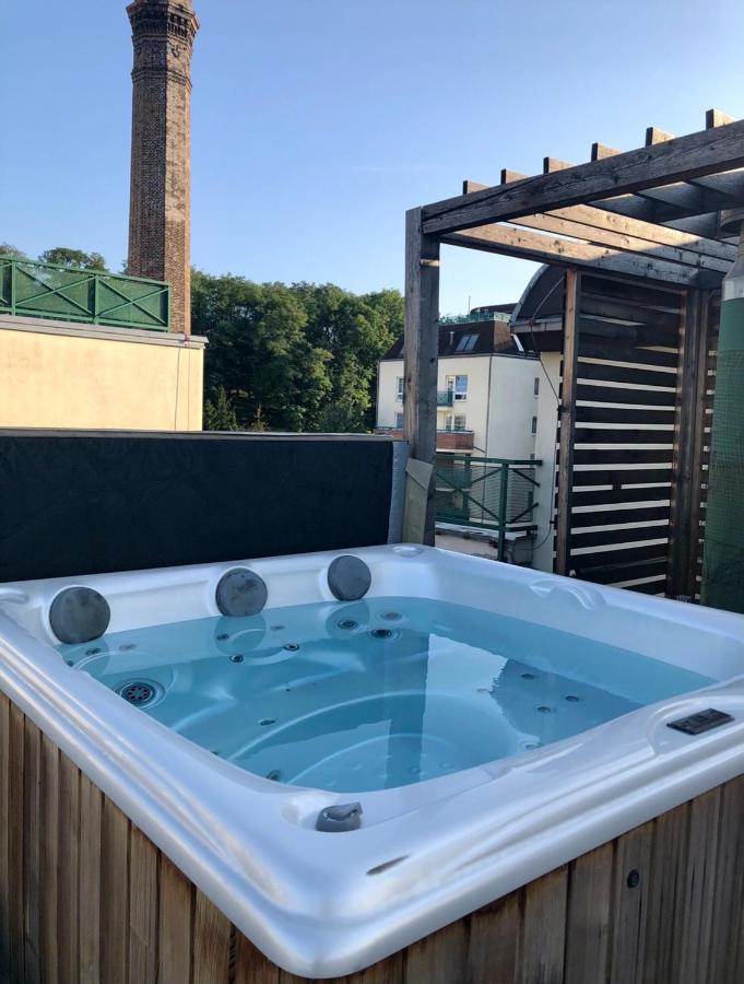Romantic With Jacuzzi Lägenhet