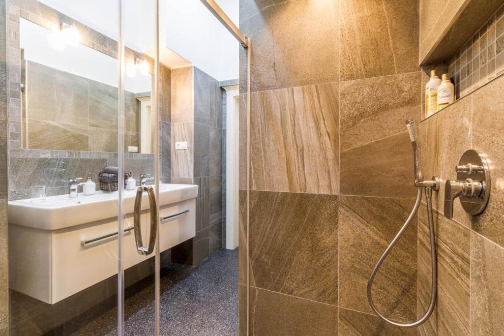 Apartment Stylish 5 Minutes Walk From City Center Prag