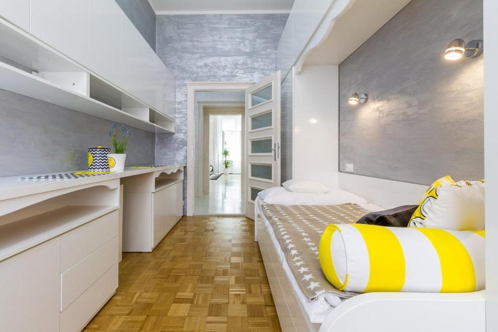 Stylish 5 Minutes Walk From City Center
