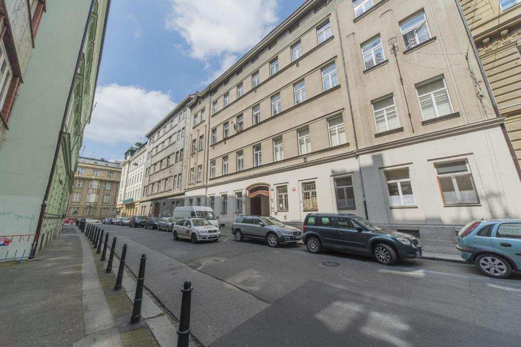 Stylish 5 Minutes Walk From City Center