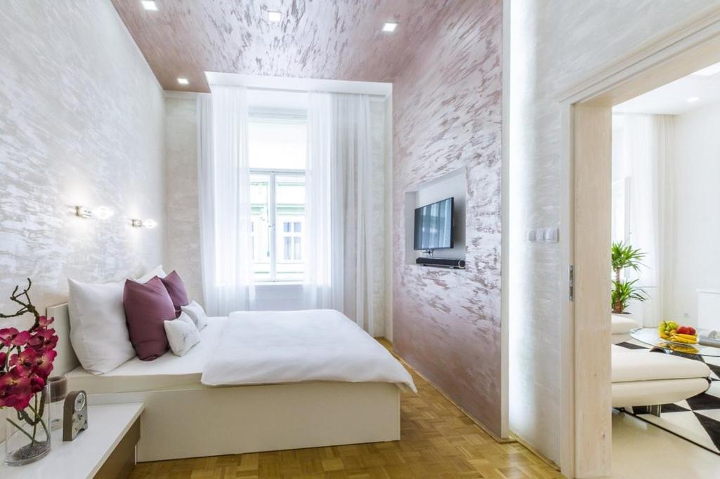 Stylish 5 Minutes Walk From City Center Prag