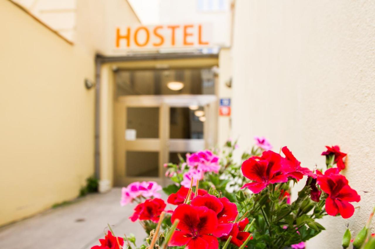 Hostel Mandarinka *