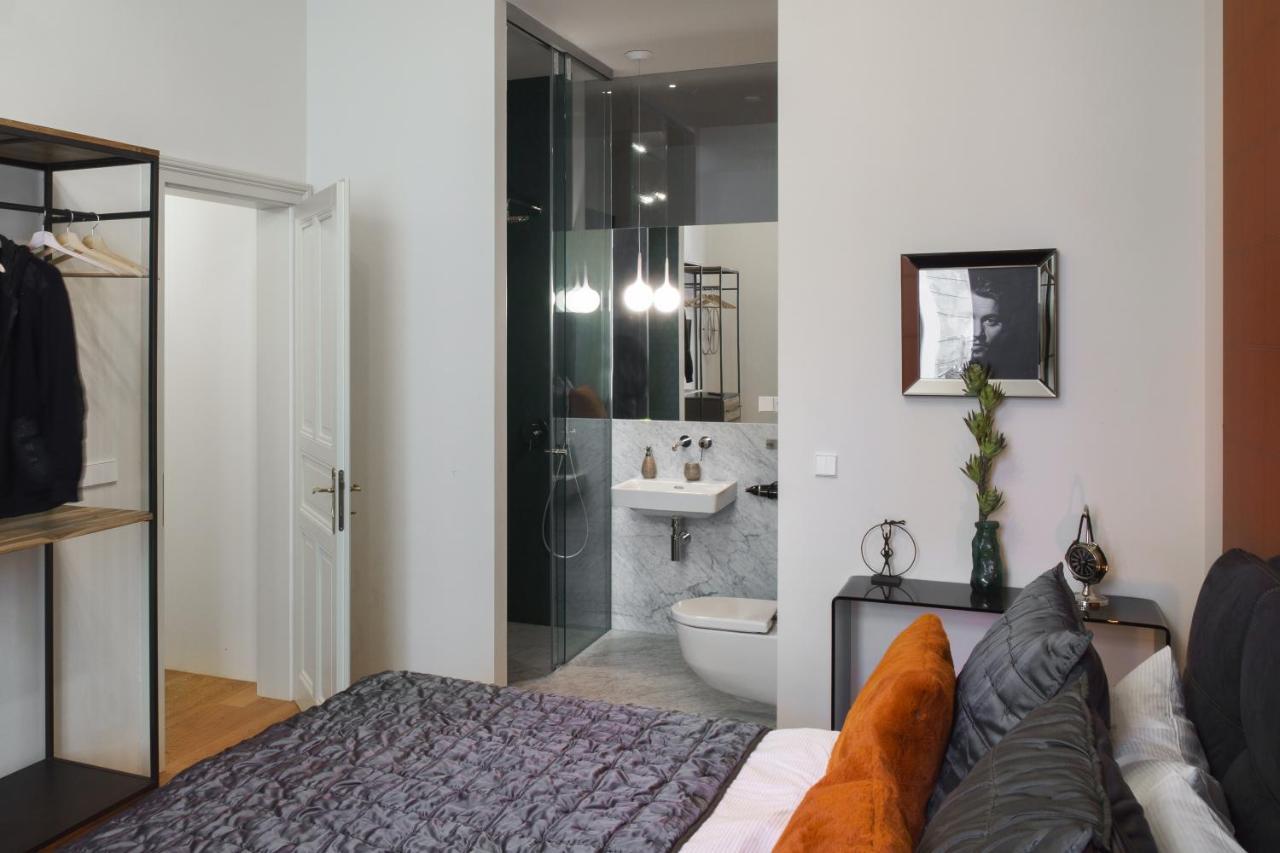 Mn6 Luxury By Adrez Praha