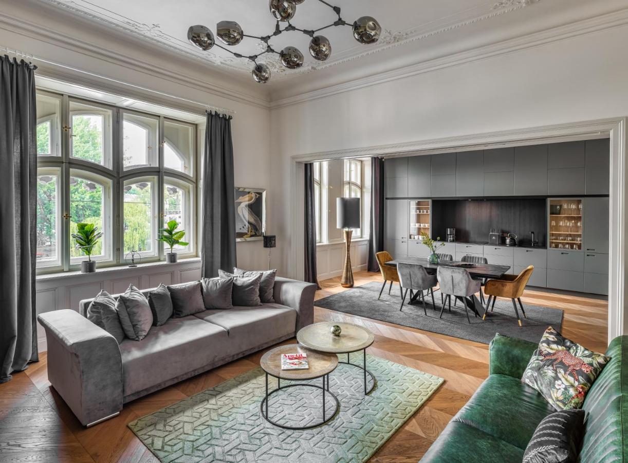 Mn6 Luxury By Adrez Praha