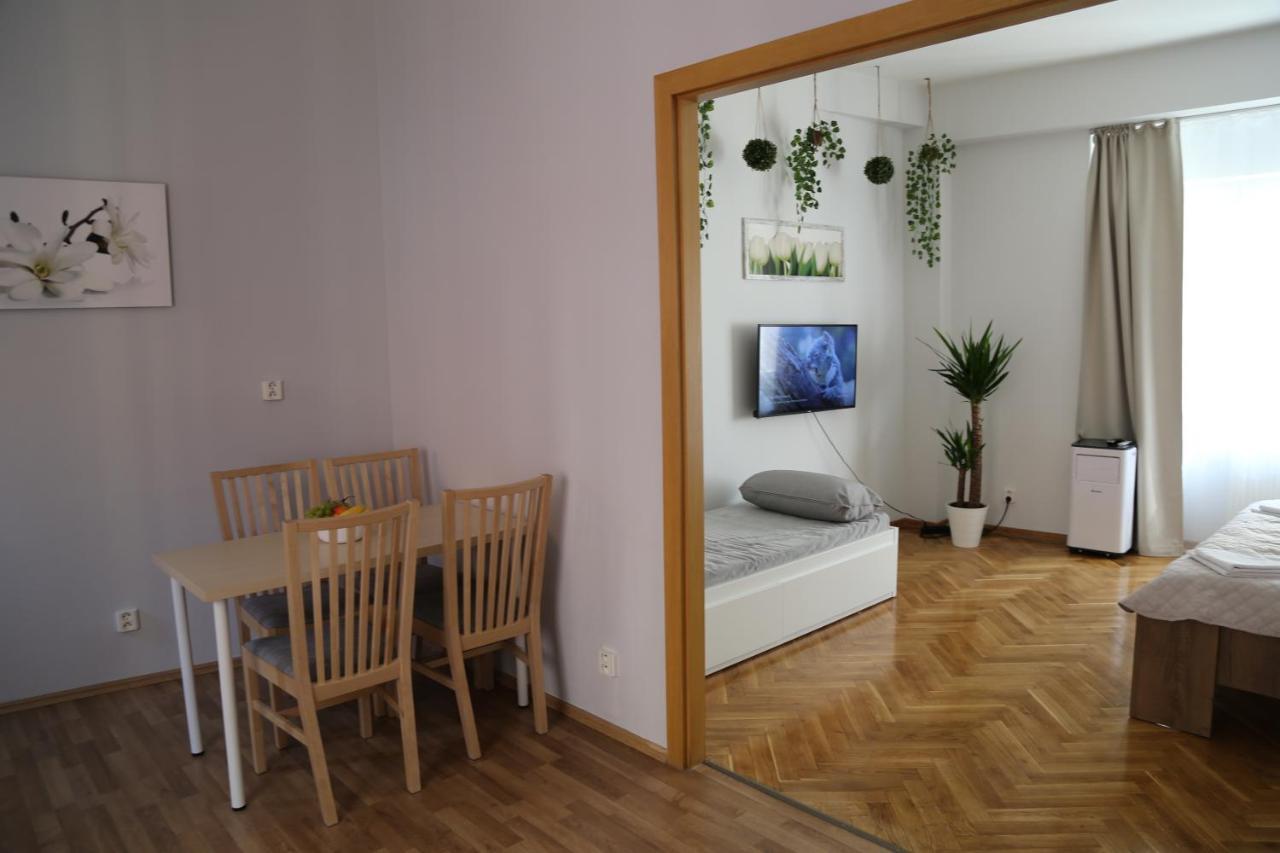Charles Square Apartment *