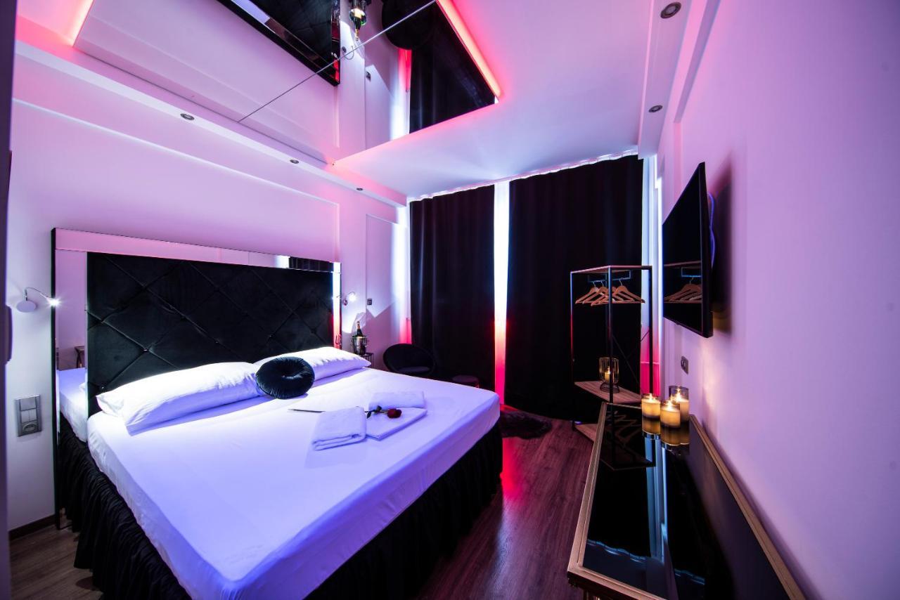 Aura Design&garden Pool Prag