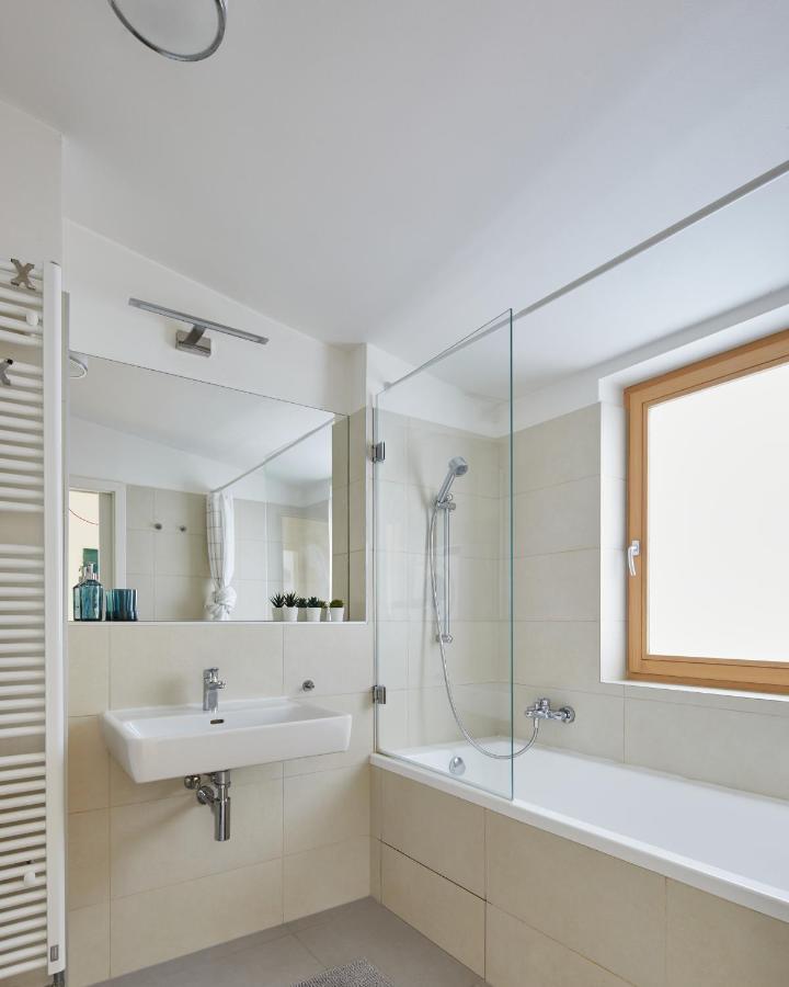 Apartment Days - W 2bdr - 3 Balconies - Garage - Next To Park Prague